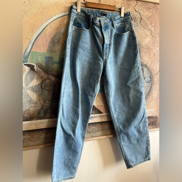 Frank & Oak - The Cyndi Straight Jean - Picture 4 of 11